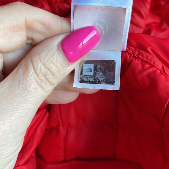 The North Face ThermoBall Eco Parka Red Jacket - Picture 13 of 15